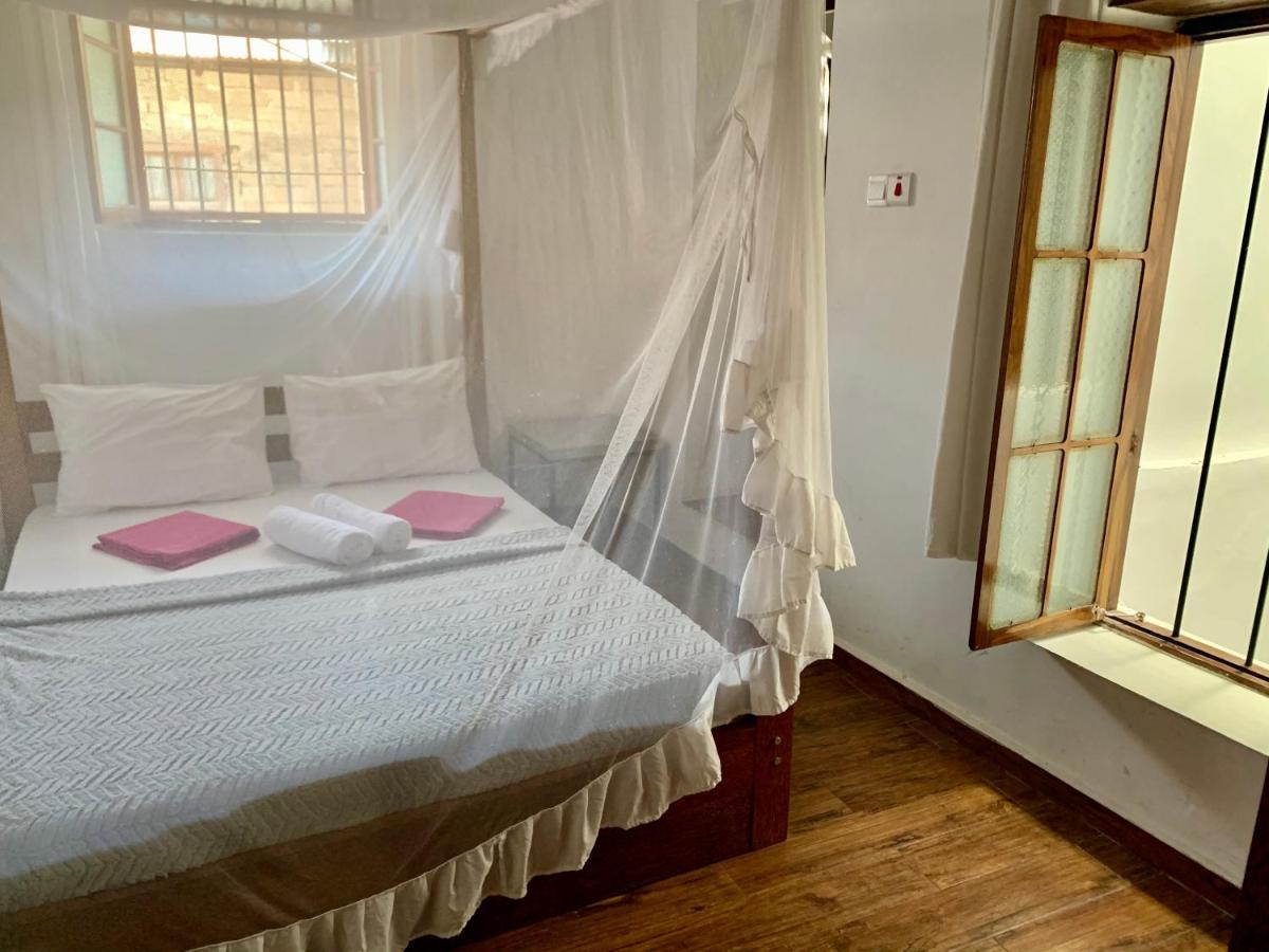 Stone Town House Хостел